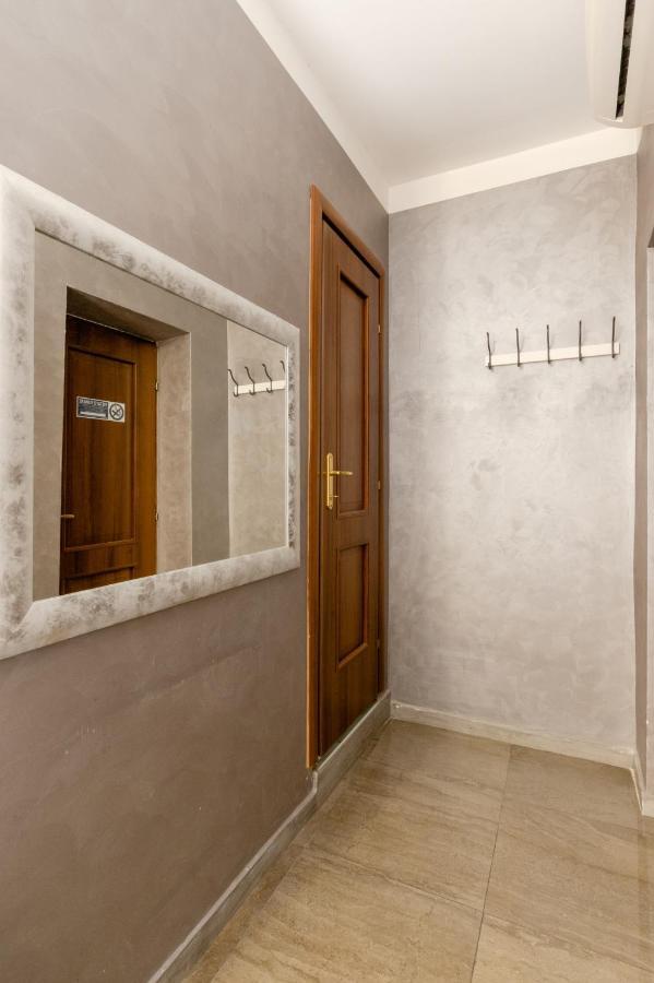 4-Bdr Apt Among Colosseum&Termini 10-People Apartment Rome Exterior photo